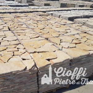 Anteprima Scorza in Pietra di Trani Classica da Rivestimento 4