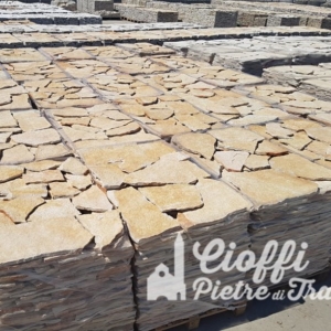 Anteprima Scorza in Pietra di Trani Classica da Rivestimento 1