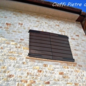 Anteprima Listelli in Pietra di Trani Restrosegata da Rivestimento 1